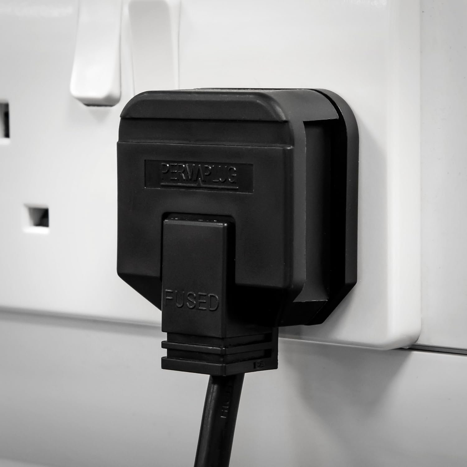 Heavy-Duty 13 Amp UK 3-Pin Mains Plug ( Black) | Heat-Resistant & Durable Power Plug for Home, Industrial & Workshop Use,BS1363-Certified,3 pin plug uk,13 amp plug uk,(PERMAPLUG)